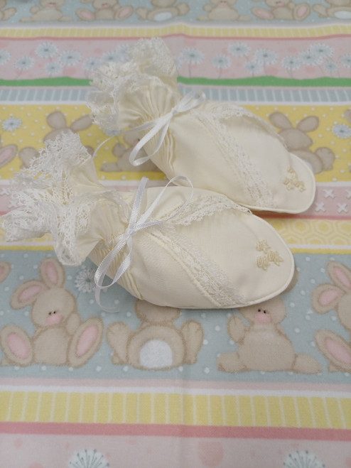 A pretty bootee set with petal and spot lace, Sized to fit 3-6 months, Made in Rice coloured imperial batiste, Wash at 30 degrees