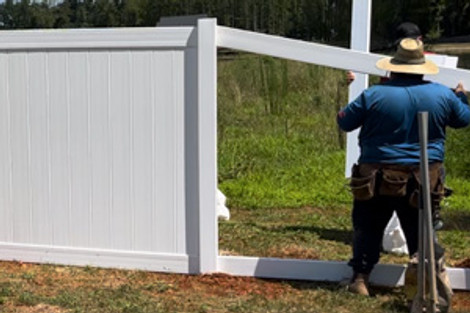 The Ingenious Design of Bracketless Vinyl Fence Posts