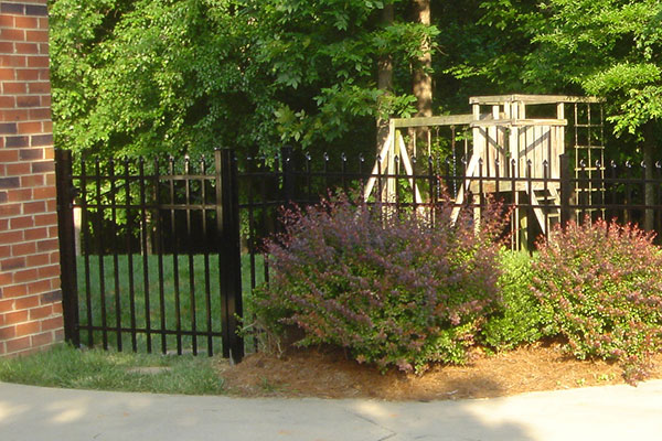 Spear Point Top Aluminum Walkway Gate