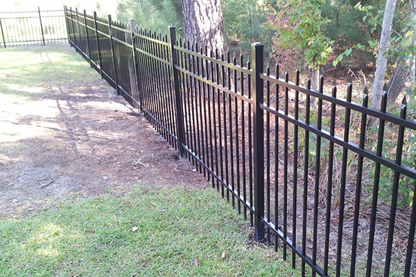Staggered Spear Pont Top Aluminum Fence Posts