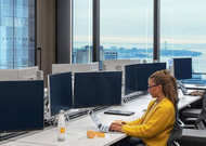 Dual monitor configurations: primary-secondary vs symmetrical