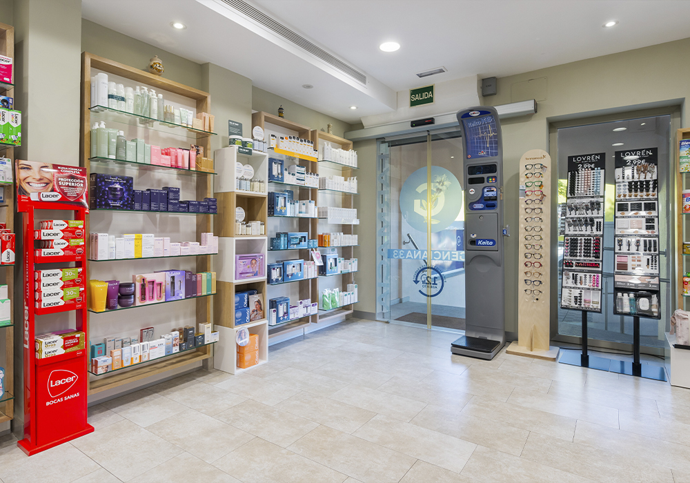 Interior de Farmacia Genciana 33, en Dos Hermanas, Sevilla