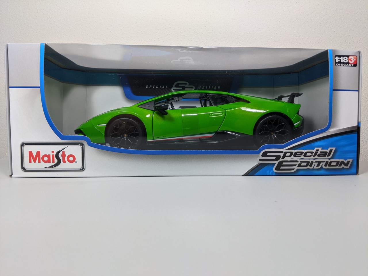 1:18 Lamborghini Huracan Performante, Lime Green, Black Interior