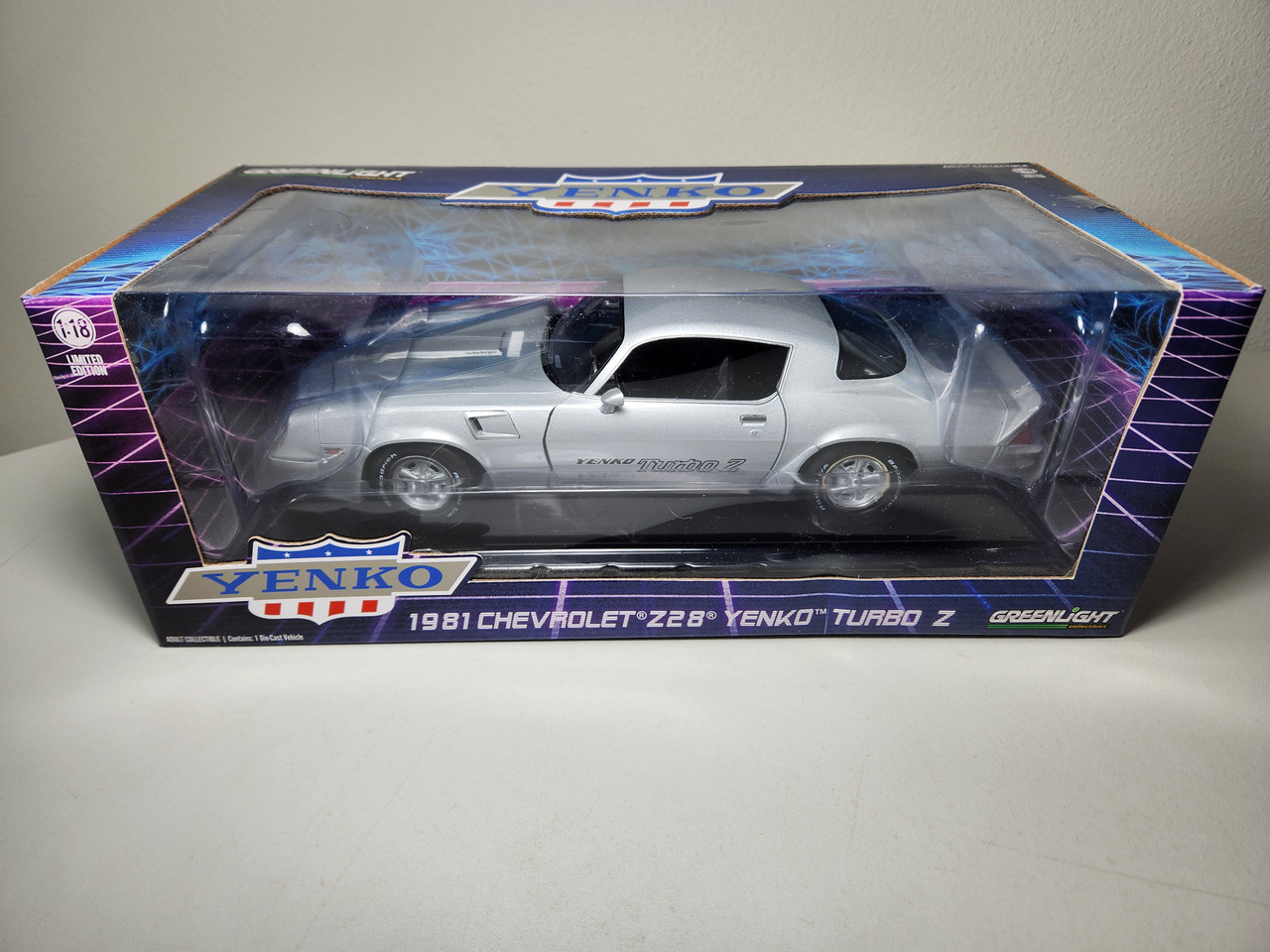 1/18 シボレーZ28ターボZ 1:18 1981 Chevrolet Z/28 Yenko Turbo Z Camaro - Turbo Silver