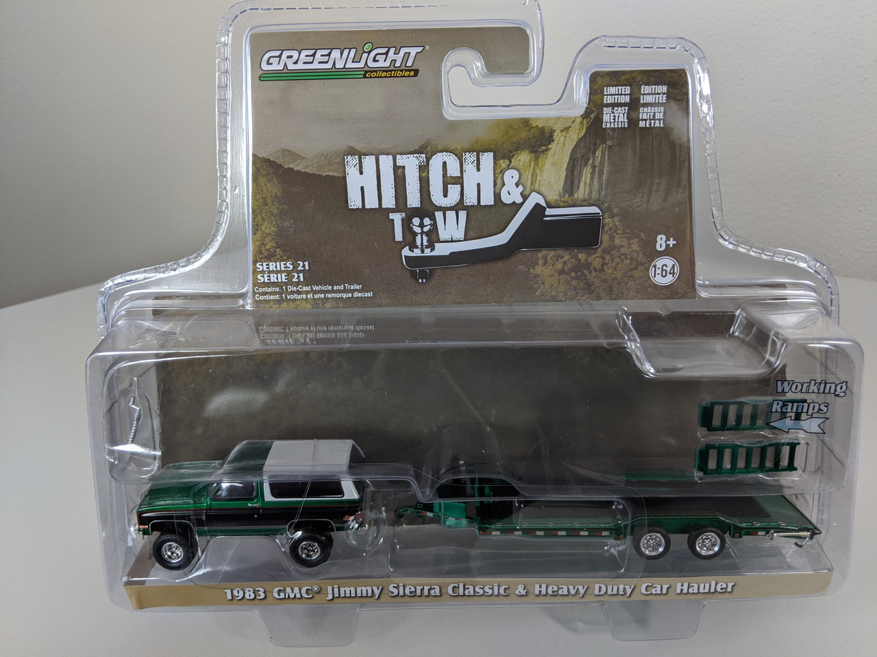 1:64 Hitch & Tow Series 21 - 1983 GMC Jimmy Sierra Classic