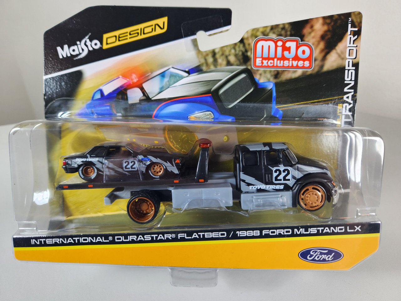 1:64 IH Durastar Flatbed & 1988 Fox Body Mustang LX, Matte Black & Silver,  Toyo Tires 22 M&J Exclusive by Maisto