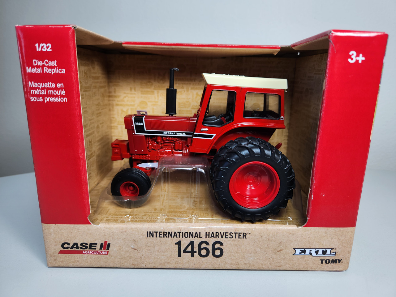 1:32 International Harvester 1466 Diesel Tractor with Cab and