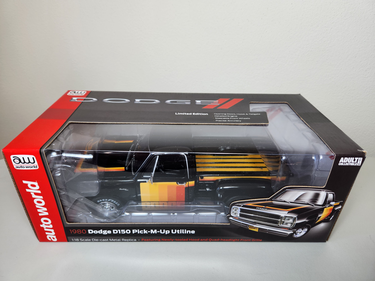 1:18 1980 Dodge D150 Pick-M-Up Utiline, Black by Auto World - Town