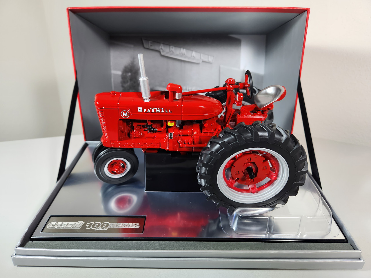 ERTL プレシジョンシリーズ　ファーモール　M 1:16 Farmall M - 100th Anniversary Edition by Ertl - Town and