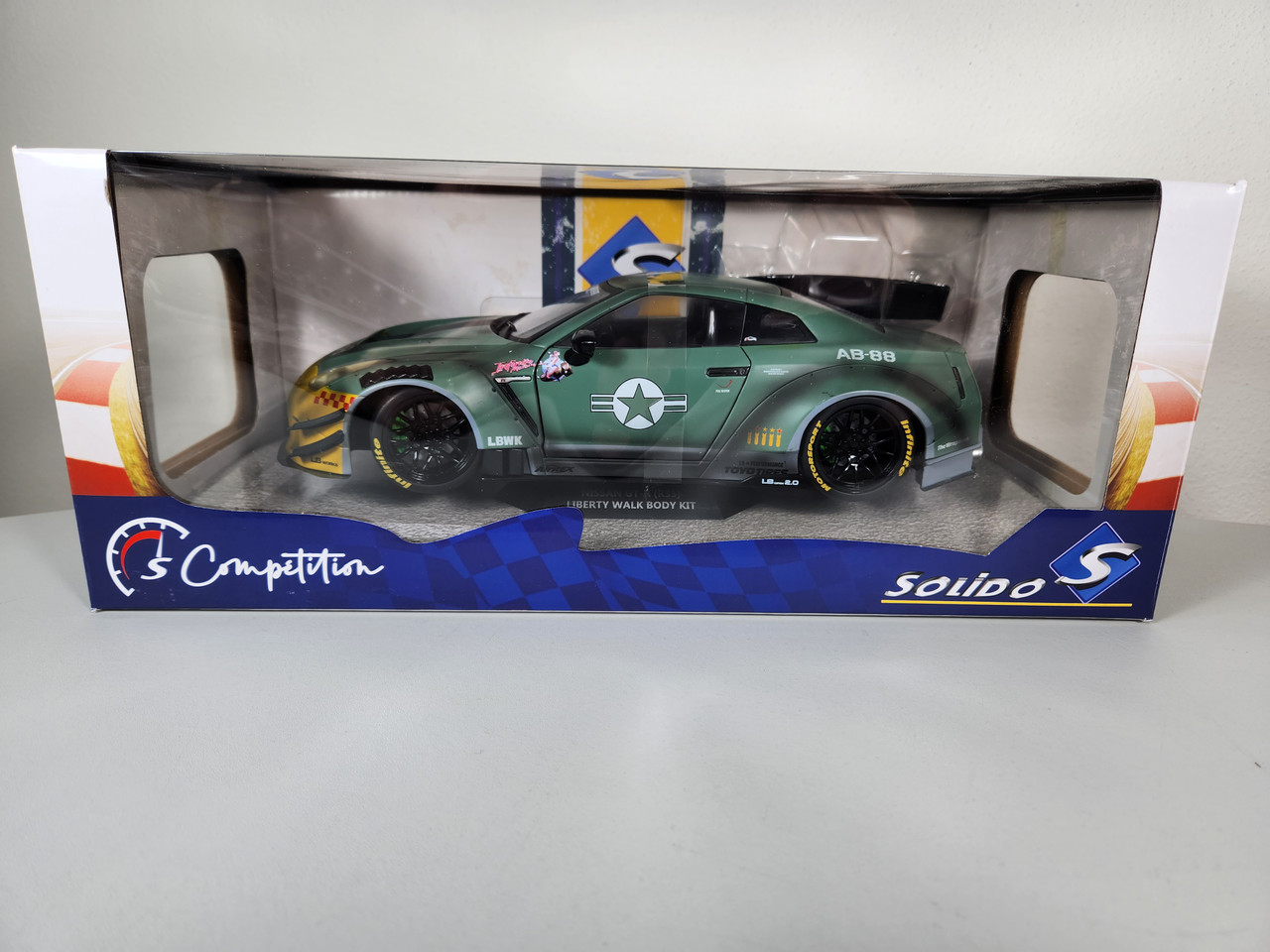 1:18 Nissan GT--R - LB Walk Body Kit Type 2 - ARMY by Solido