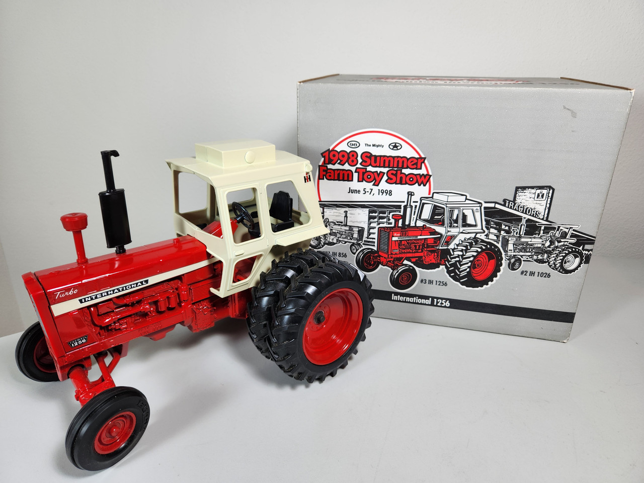1:16 International 1256 Turbo 1998 Summer Farm Toy Show Edition by