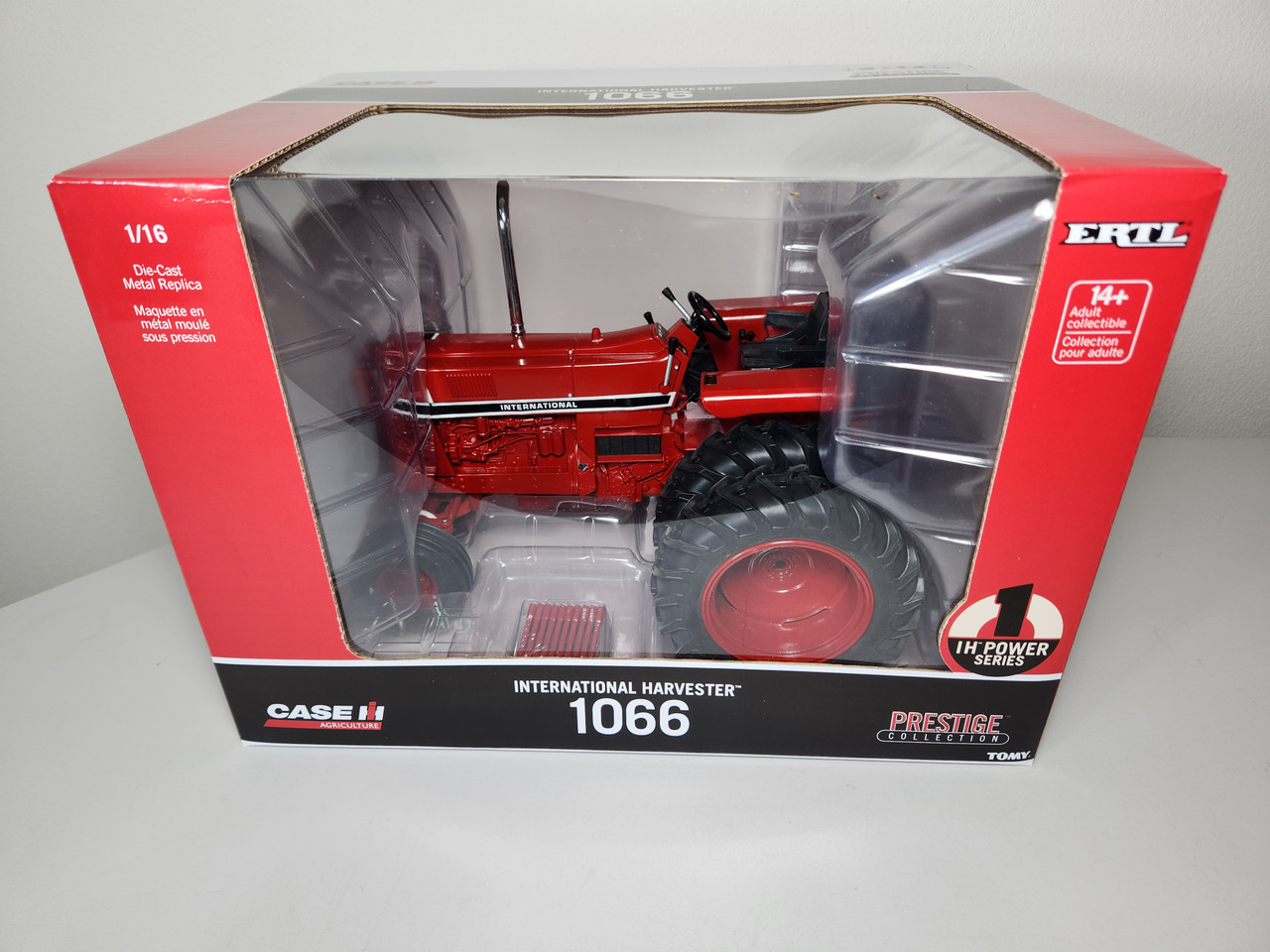 1:16 International Harvester 1066 with Duals, Open Station