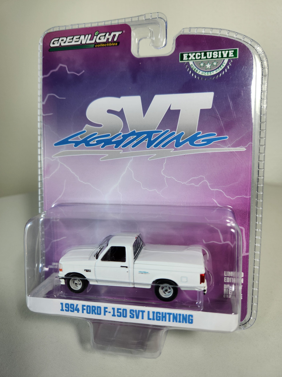 1:64 1994 Ford F-150 SVT Lightning with Tonneau Bed Cover - White