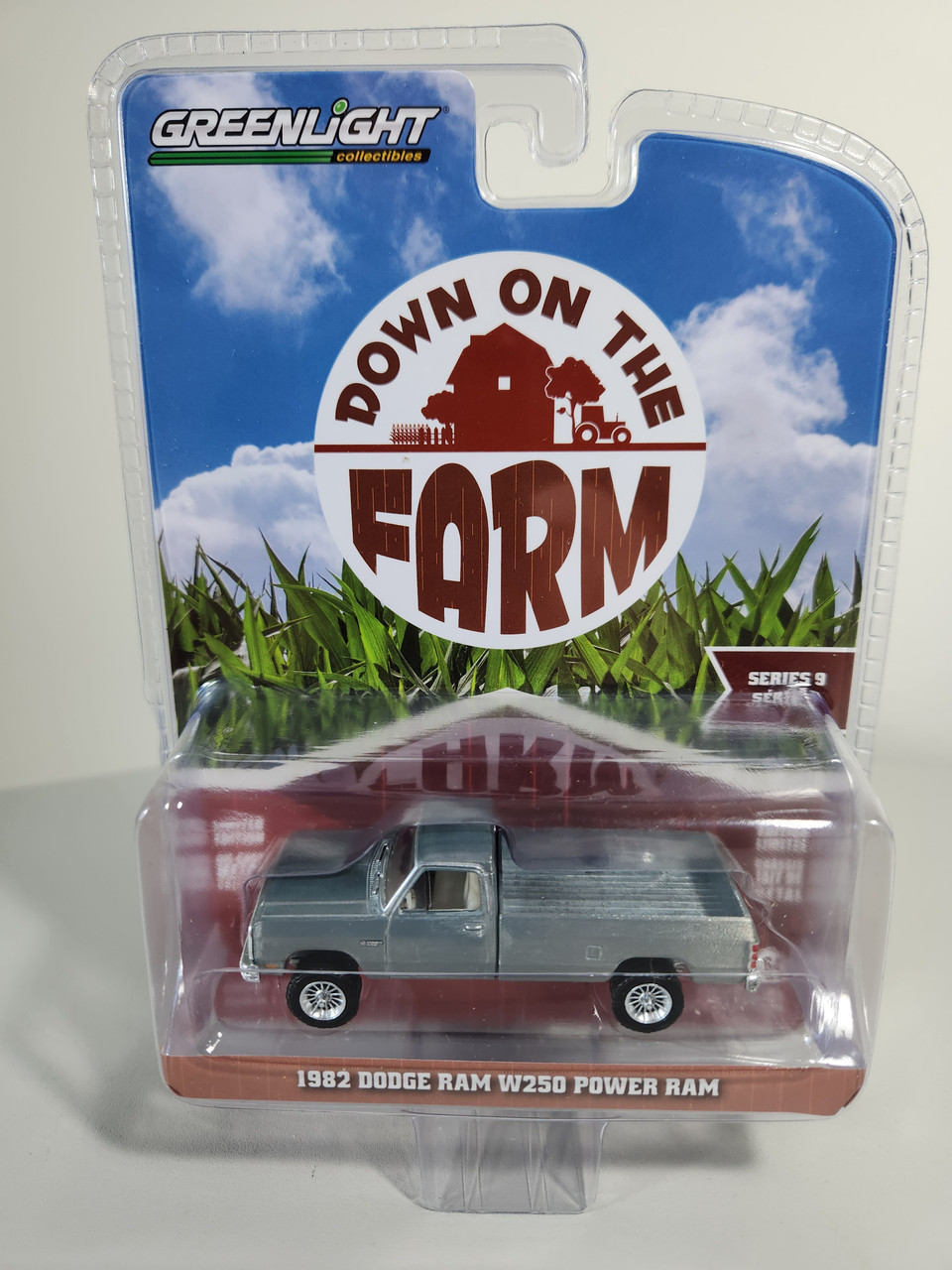 1:64 Down on the Farm Series 9 - 1982 Dodge Ram W250 Power Ram