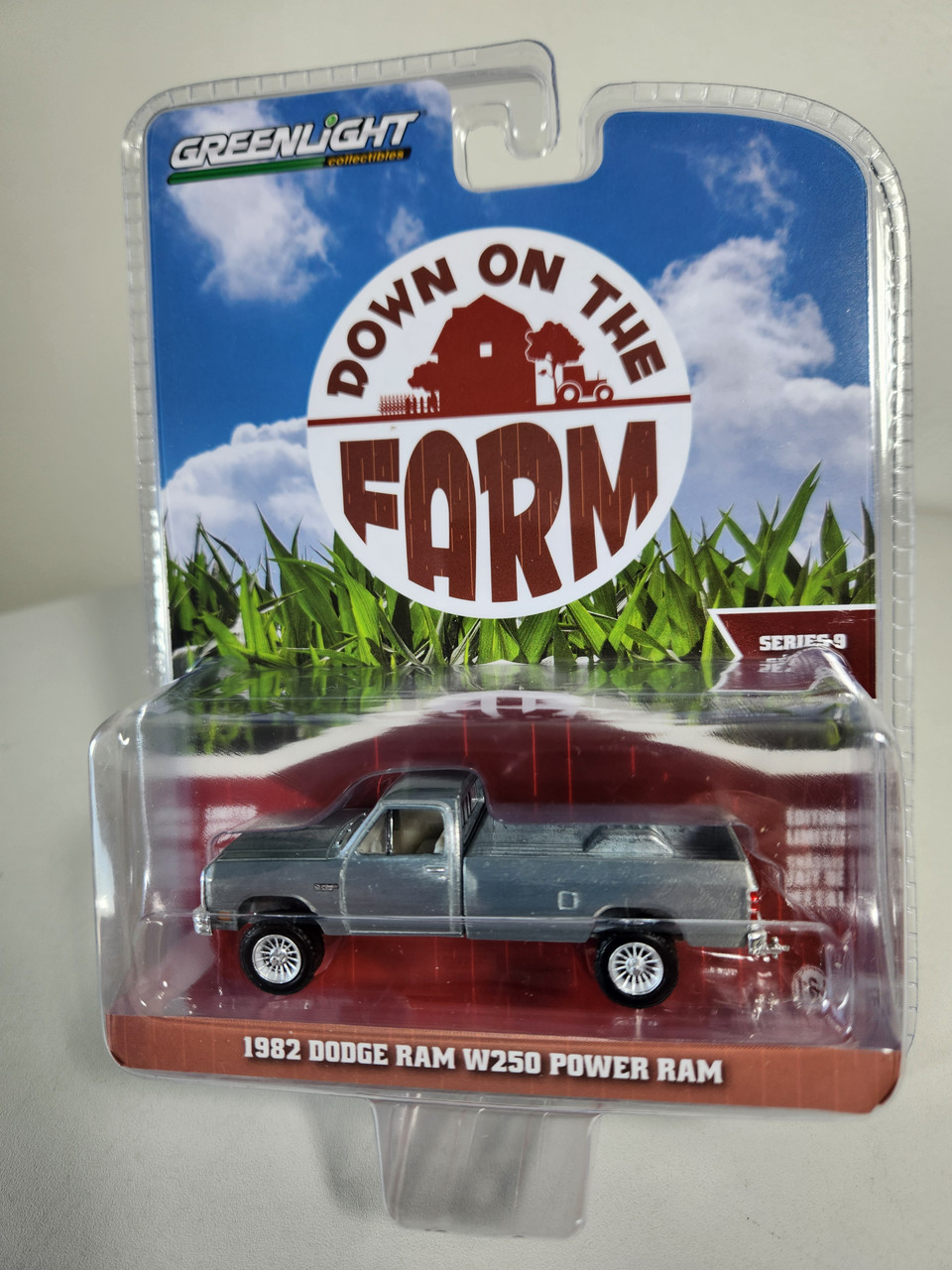 1:64 Down on the Farm Series 9 - 1982 Dodge Ram W250 Power Ram