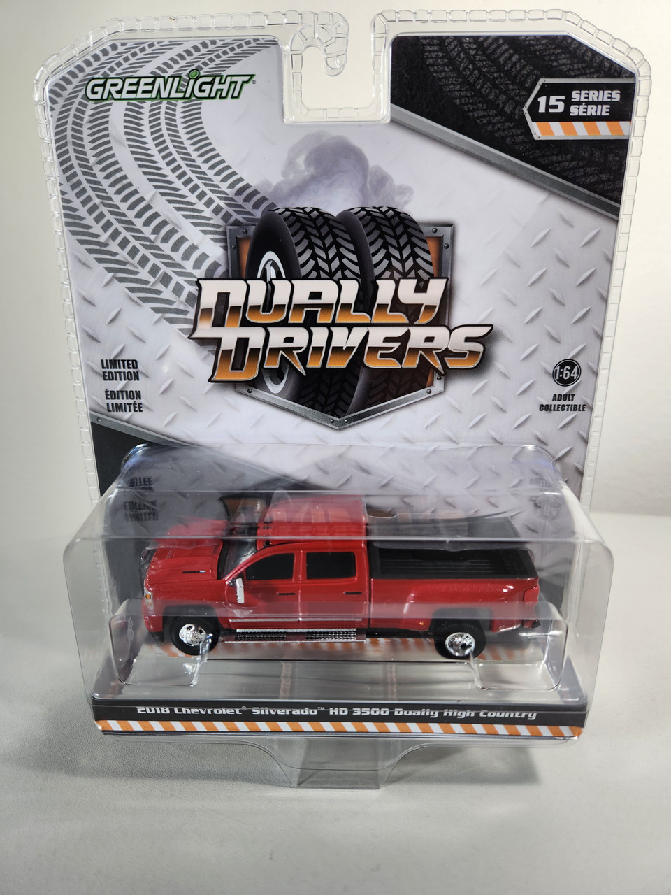 1:64 Dually Drivers Series 15 - 2018 Chevrolet Silverado