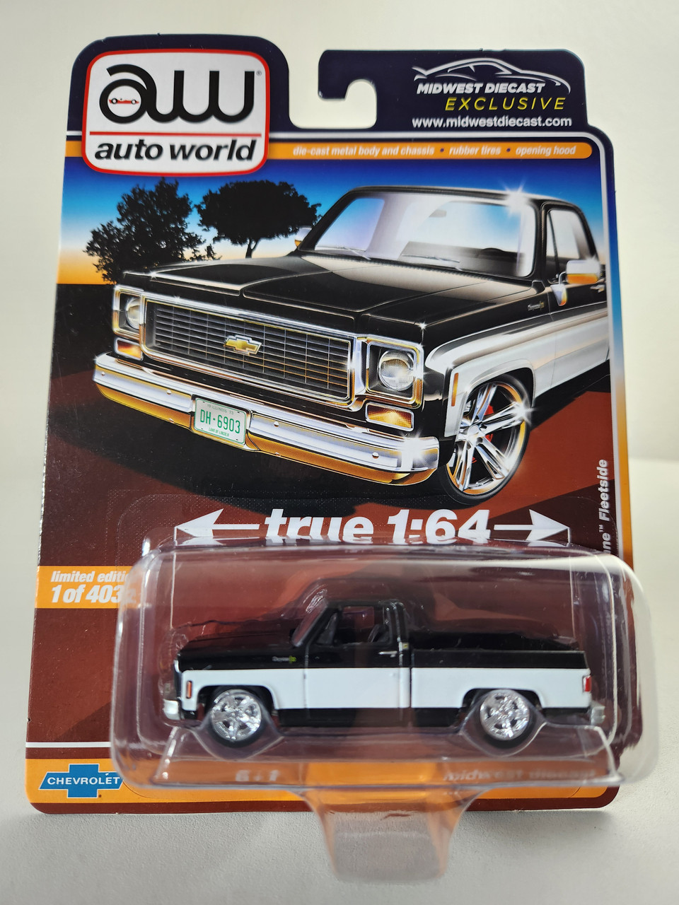 1:64 1973 Chevrolet Cheyenne Fleetside, Black & White, Midwest