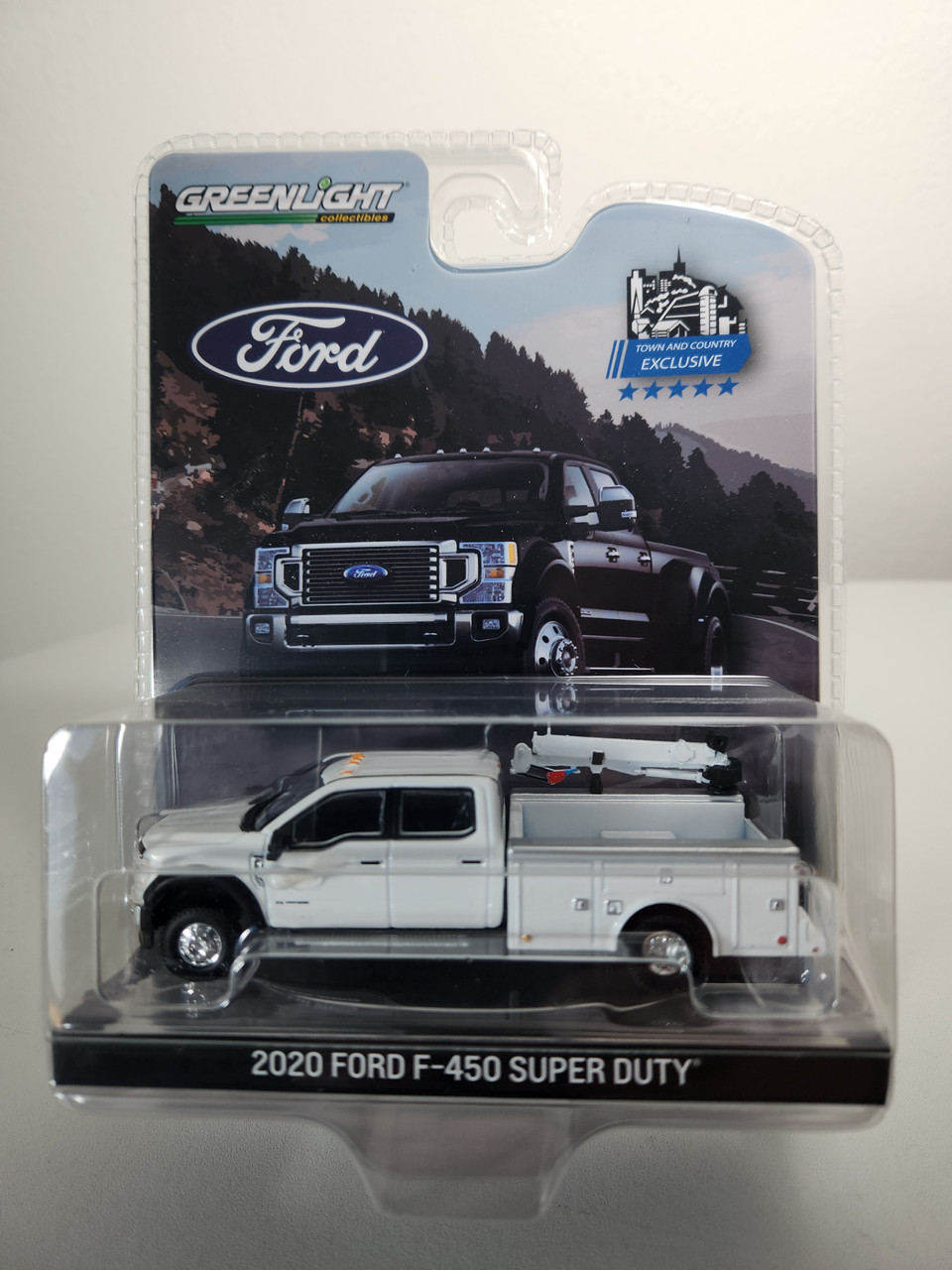 1:64 2020 Ford F-450 Super Duty Dually with Service Bed and Crane