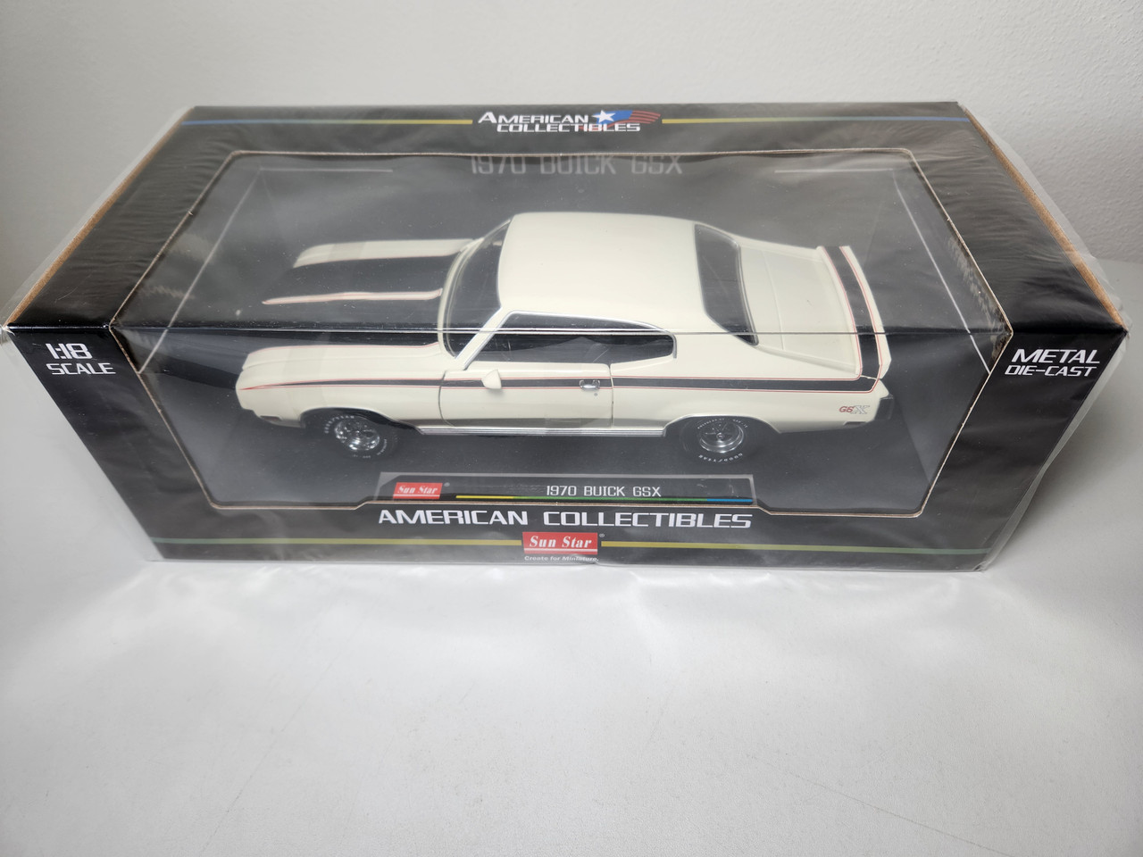 1:18 1970 Buick GSX, Apollo White by Sun Star - Town and Country