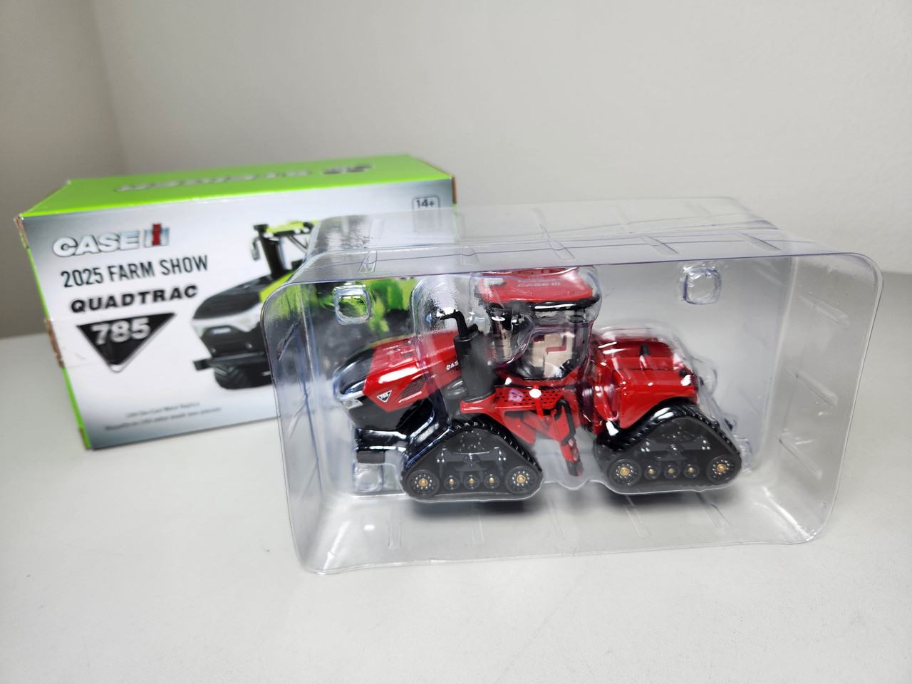 1:64 Case IH Steiger Quadtrac 785, 2025 Farm Show Red Chase