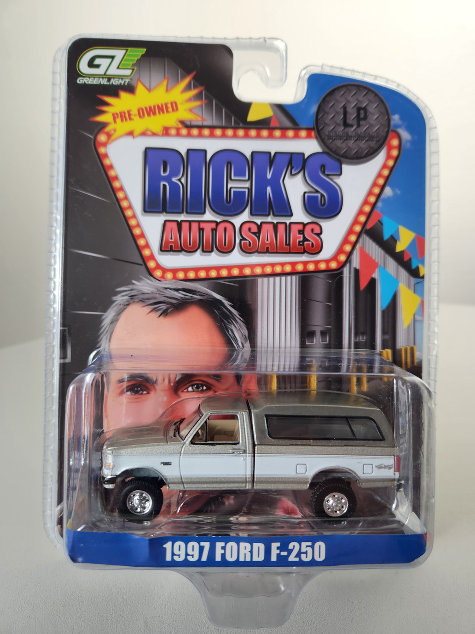 1:64 1997 Ford F-250, Lifted with Bed Topper, Beige & White