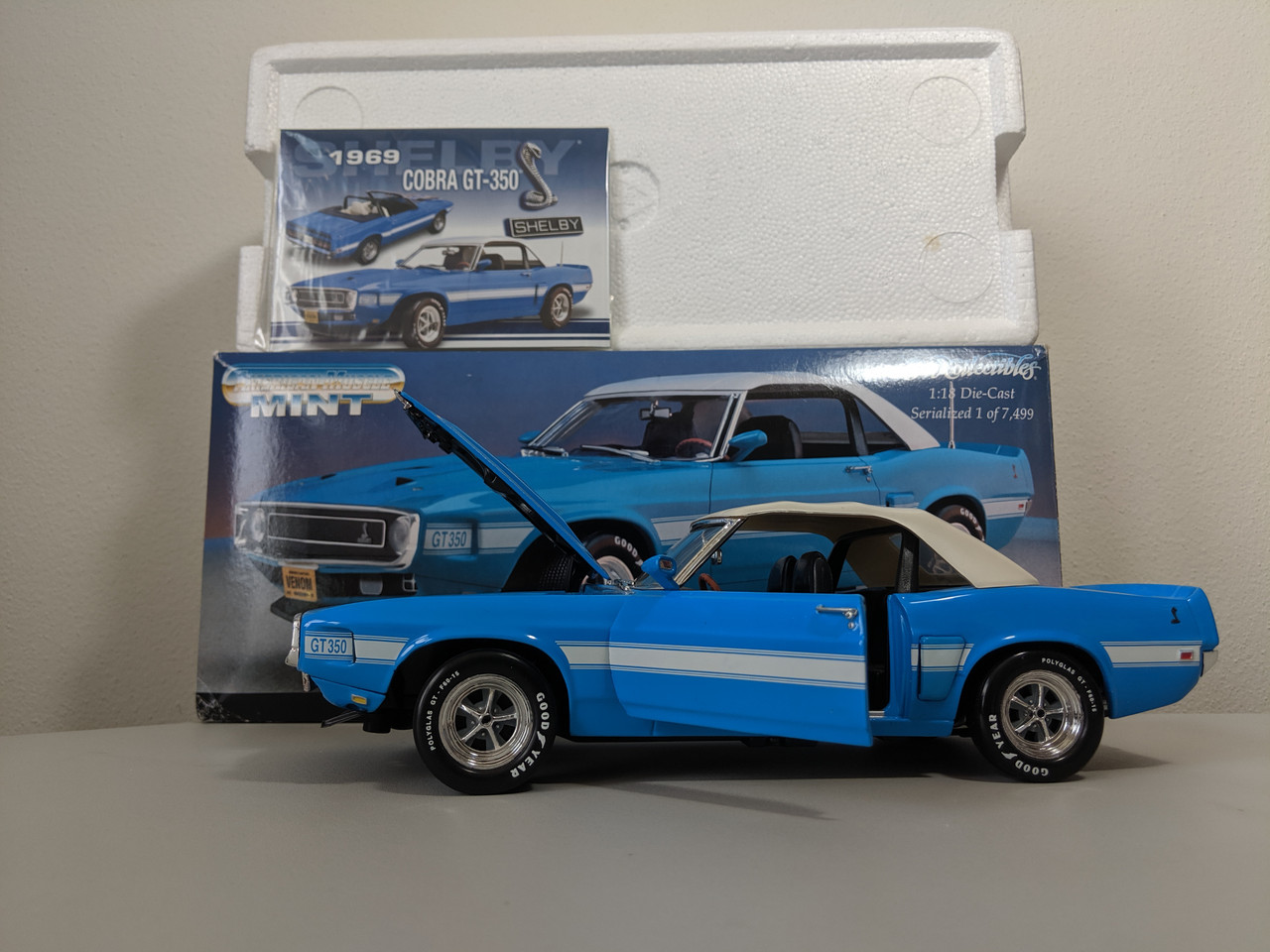 1:18 1969 Shelby Cobra GT-350 Mustang, Blue With White Top Up