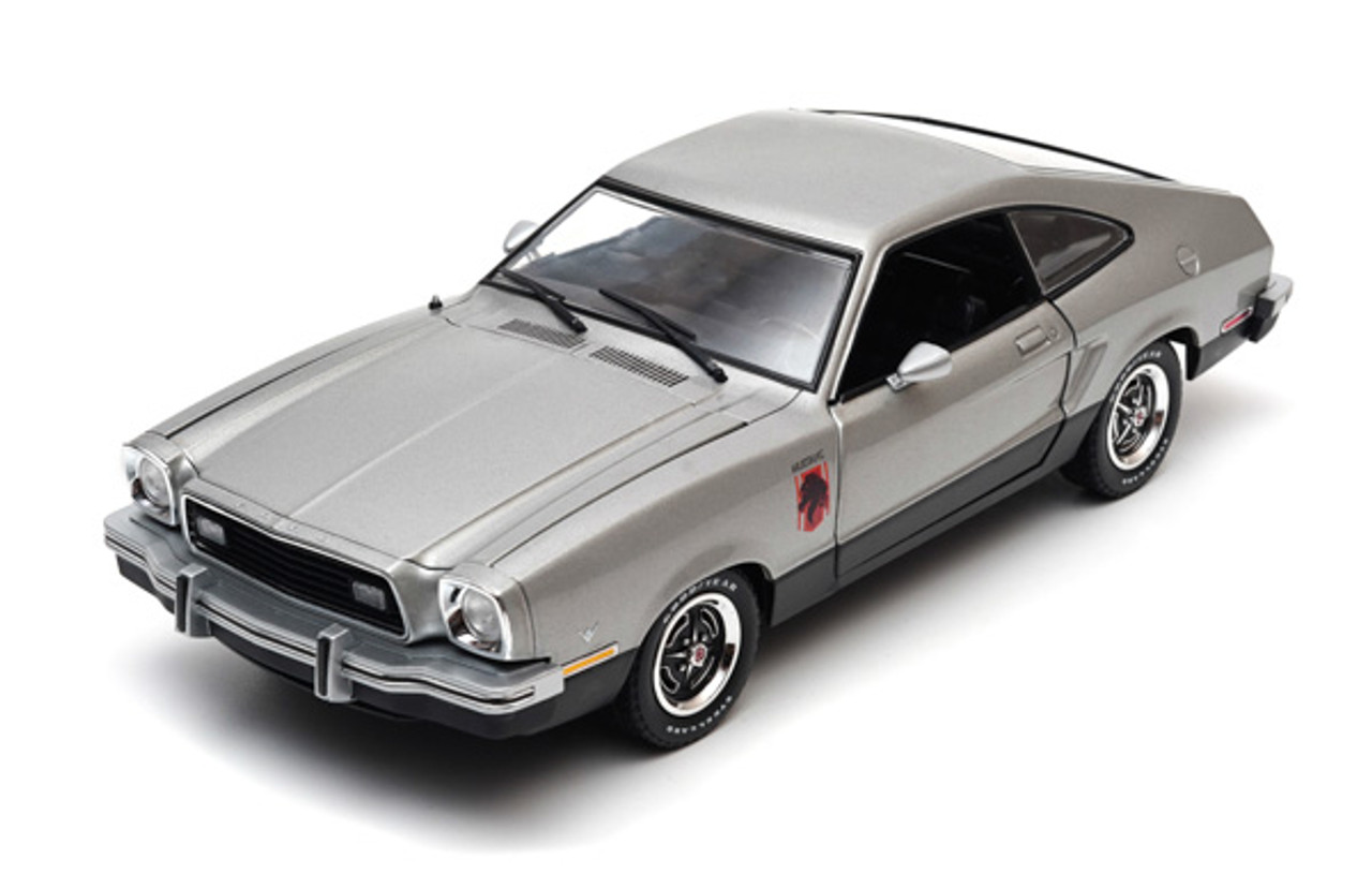 1:18 1976 Ford Mustang II Stallion - Silver & Black