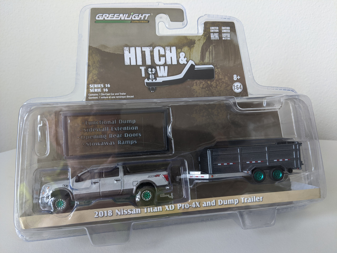 1:64 Hitch & Tow Series 16 - 2018 Nissan Titan XD Pro-4X and