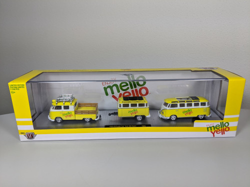 1:64 1960 VW Double Cab Truck & 1960 VW Microbus Deluxe USA Model  w/Mellow Yellow Graphics Auto Hauler by M2