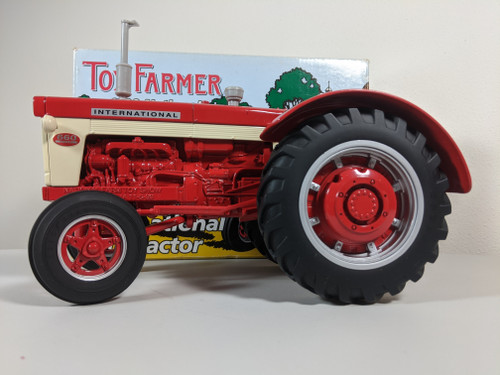 1:16 International 660 Tractor 1999 National Farm Toy Show Toy Farmer Edition by Ertl