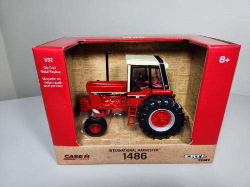1:64 International Harvester 1486 with Cab and Duals by Ertl