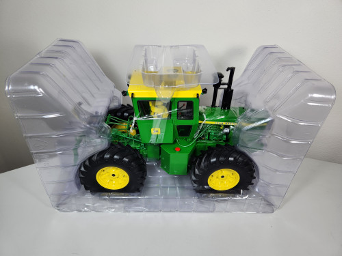 1:16 John Deere 7520 4WD Tractor - 50th Anniversary Precision by Ertl