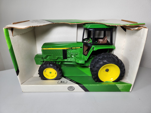 1:16 John Deere 4960 with FWA, Rear Duals, and Cab by Ertl