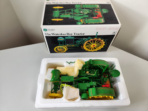 1:16 John Deere Waterloo Boy Tractor, Precision Classics #15 by Ertl