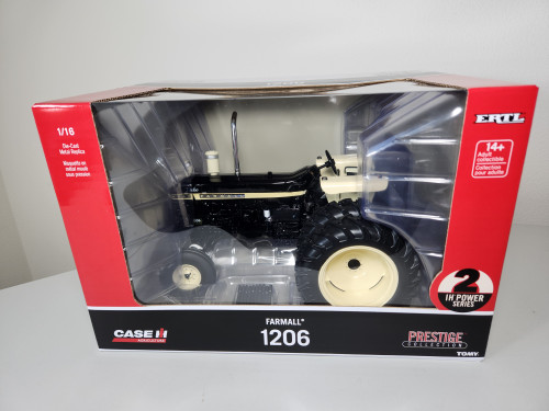 1:16 International 7688 Super 70 Prototype 2+2 4WD with Duals