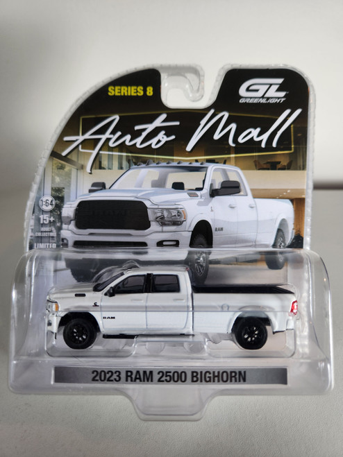 1:64 Showroom Floor Series 8 - 2023 Ram 2500 Bighorn - White