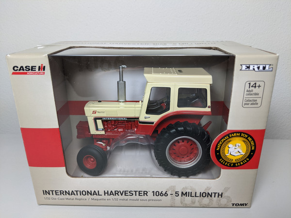 Case International Harvester 856 Tractor 1/32 Die-Cast Metal Replica ERTL TOMY 