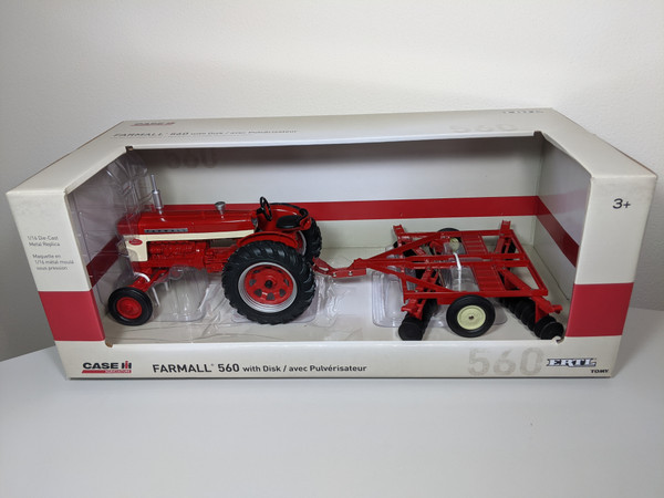 1:16 Farmall 560 WF with Clam Shell Fenders and Wheel Disk