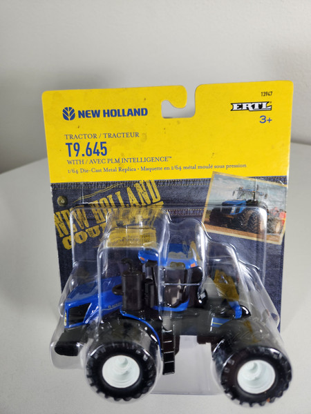 1:64 New Holland T9.645 4WD, Duals, Cab, AVEC PLM Intelligence by Ertl