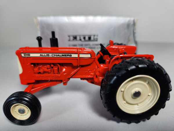 1:43 Allis Chalmers D19 Diesel, Toy Farmer 1989 Collector's Edition by Ertl
