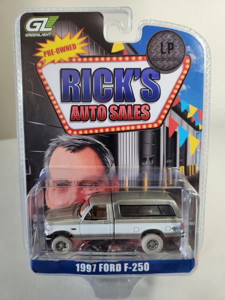 1:64 1997 Ford F-250, Lifted with Bed Topper, Beige & White, Rick's Auto Sales, Chase Edition, LP Diecast Garage Exclusive by GreenLight