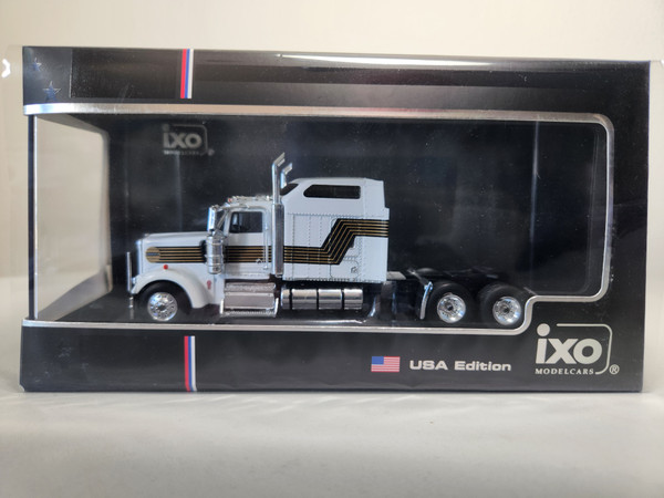 1:64 1995 Kenworth W900, White with Comet by IXO