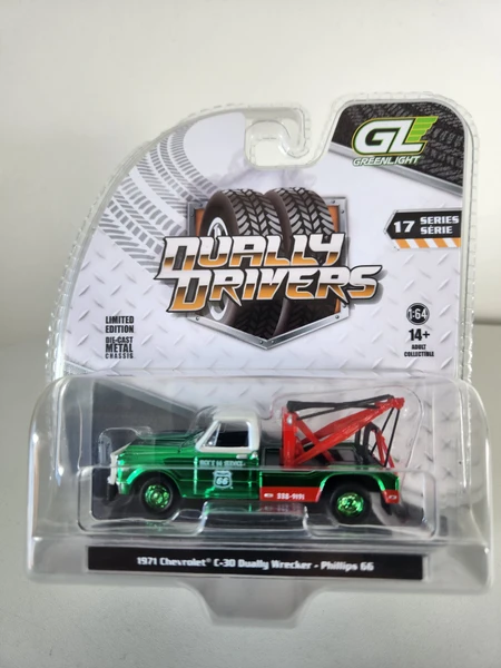 1:64 Dually Drivers Series 17 - 1971 Chevrolet C-30 Dually Wrecker - Phillips 66, Green Chrome Chase Edition by GreenLight