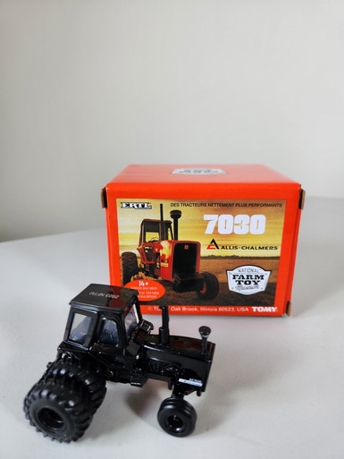 1:64 Allis Chalmers 7030 with Cab, NFTM 2023 Black Chase Edition