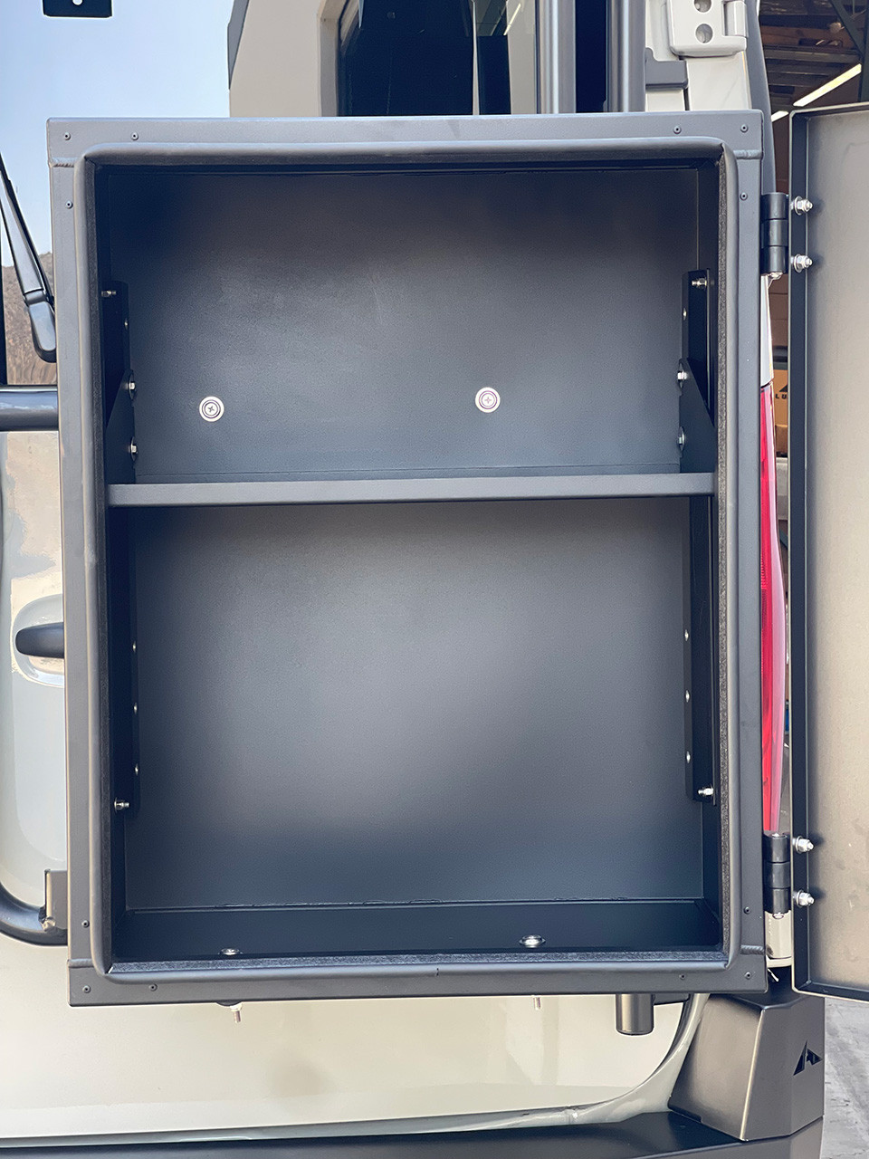Aluminess Deluxe Box | Field Van