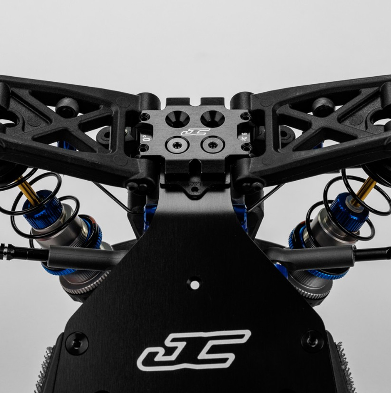 RC10B7 front bulkhead 0 degree (9.3g), aluminum - blue RC10B7 front bulkhead 0 degree (9.3g), aluminum - blue