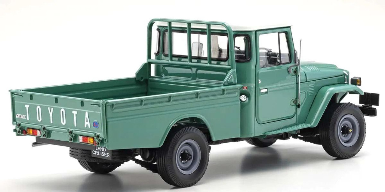 1/18 Scale Toyota Land Cruiser 40 Pickup Fashion Green Model 1/18 Scale Toyota Land Cruiser 40 Pickup Fashion Green Model