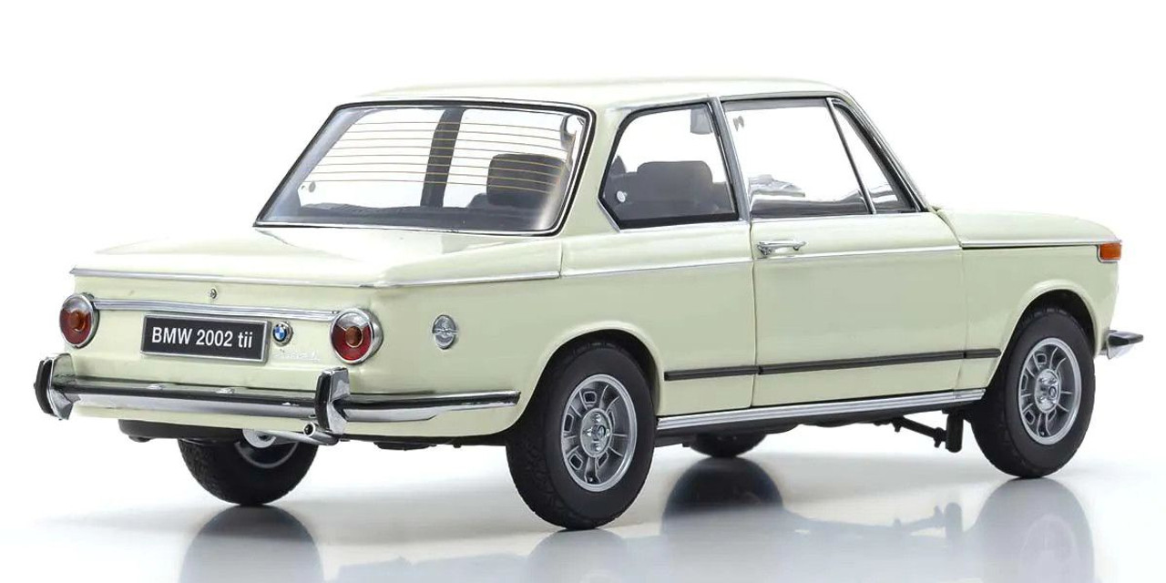 1/18 Scale BMW 2002 Tii White Model 1/18 Scale BMW 2002 Tii White Model