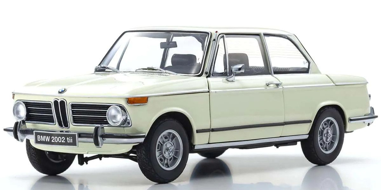 1/18 Scale BMW 2002 Tii White Model 1/18 Scale BMW 2002 Tii White Model