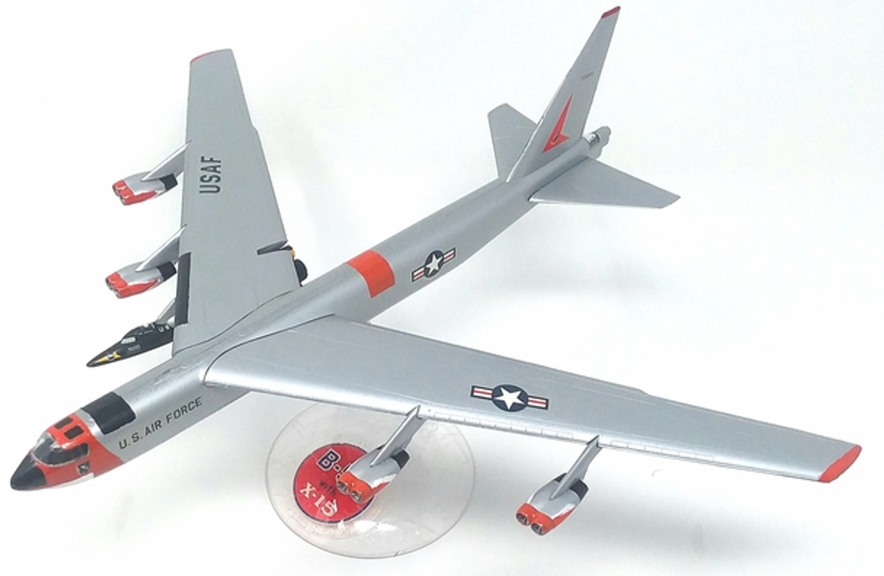 1/175 Boeing B-52 and X-15 Swivel Stand Plastic Model Kit 1/175 Boeing B-52 and X-15 Swivel Stand Plastic Model Kit
